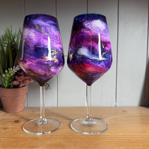 Set of 1, 2, 4 or 6 pink purple blue gold galaxy hand decorated wine or Prosecco glasses