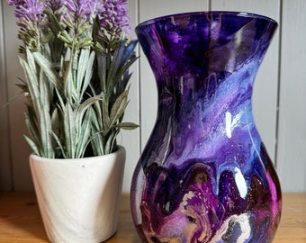 Hand decorated 18cm tall blue purple and pink design glass vase, ideal gift for new Home, friend, mum, wedding, thank you