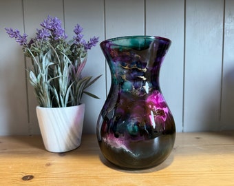 Hand decorated 18cm tall pink and teal design glass vase, ideal gift for new Home, friend, mum, wedding, thank you