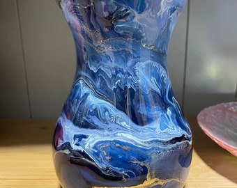Hand decorated 18cm tall blue galaxy design glass vase, ideal gift for new Home, friend, mum, wedding, thank you