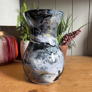 Hand decorated 18cm tall grey design glass vase, ideal gift for new Home, friend, mum, wedding, thank you