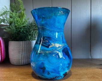 手描きガラスの花瓶 - 青いトップとゴールドのアクセントが付いた