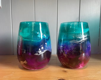 Set of 1, 2, 4 or 6 Beautiful ombré effect turquoise pink purpose and silver hand decorated stemmed wine or Prosecco glasses