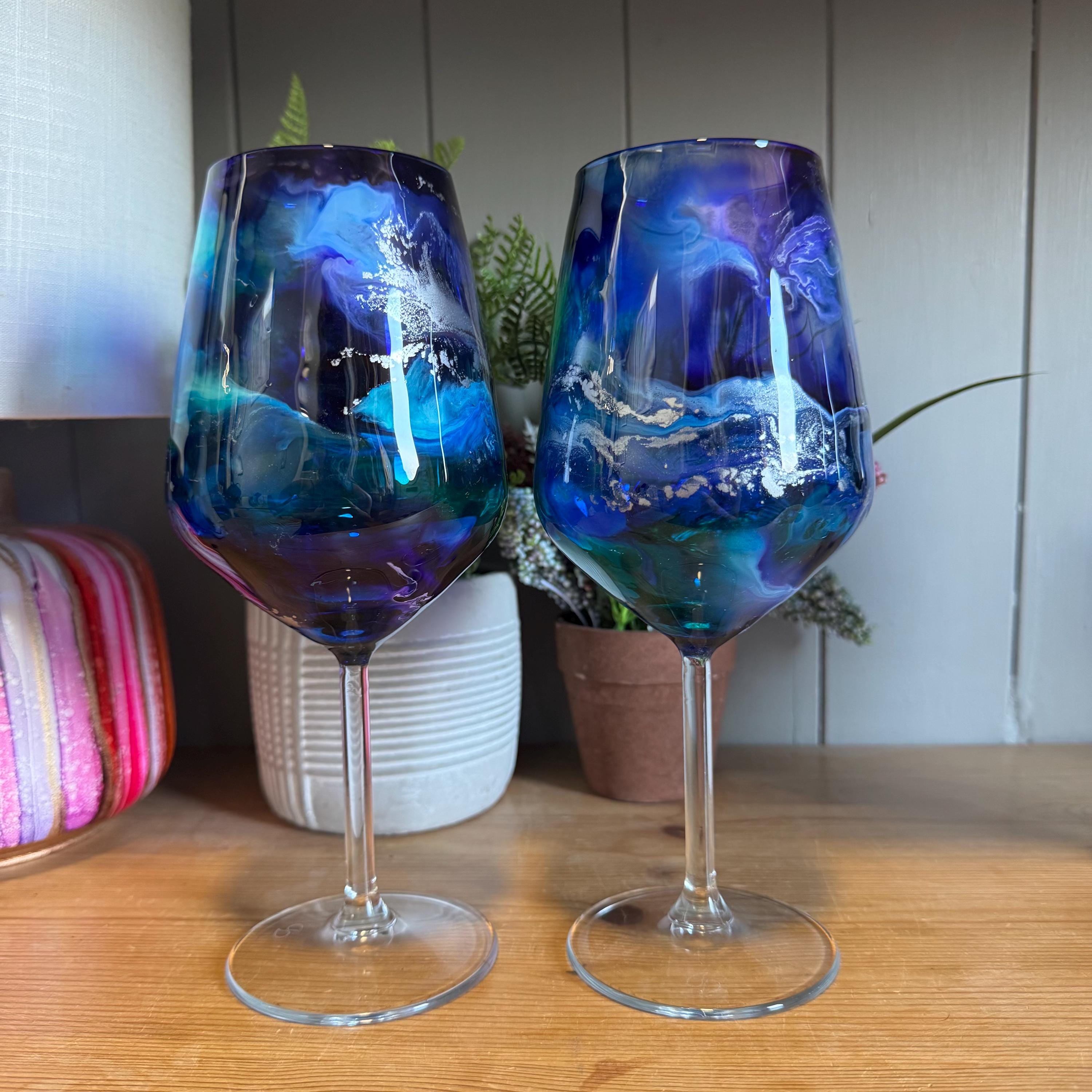 Hand Dekoriert Wein Glas: Blau Lila Türkis und Silber Stielglas