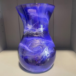 Hand decorated 18cm tall purple violet design glass vase, ideal gift for new Home, friend, mum, wedding, thank you