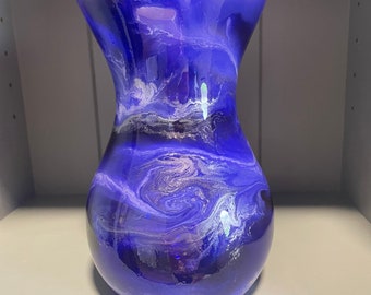 Hand decorated 18cm tall purple violet design glass vase, ideal gift for new Home, friend, mum, wedding, thank you