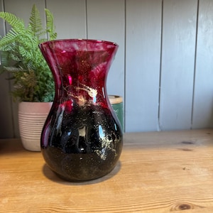 Hand decorated 18cm tall ombré red and black design glass vase, ideal gift for new Home, friend, mum, wedding, thank you