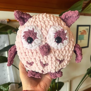 Crocheted Mini Owl Plushie (20cm): Handmade Amigurumi Toy for Owl Lovers