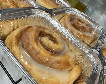 Large fresh Cinnamon Rolls with icing (6ct)
