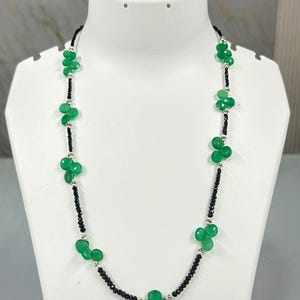 Schwarze Spinal und grüne Onyx Rondelle und Herz mit metal lock-Strang 2 x 3 mm bis 6 x 8 mm einreihig 50 cm, Gewicht 90ct einlinig facettiert