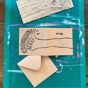 Herzlichen Glückwunsch, handgemachte Relief-Blockdruck-Linolschnitt-Grußkarte (15 x 15 cm)