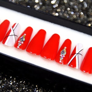 Vermelho sobre vermelho Pressione nas unhas | Cola nas unhas | Unhas brilhantes | Unhas curtas longas vermelhas com cristal V28