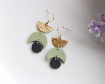 Boucles d'oreilles vert-noir, argile polymère, boucles d'oreilles pendantes, faites main.