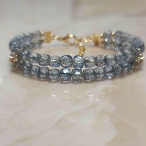 Bracelet quartz bleu : bijoux délicats en perles d&#39;or