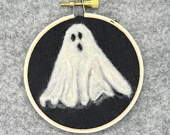 Needle felted 2D ghost made of wool.  Adorable ghost ornament, Halloween ghost decoration, Felted ghost painting, Halloween tree decor
