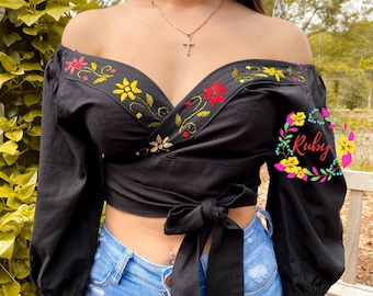 Yanet Blouse| Blusa blouse| Floral embroidered mexican blouse| Traditional Mexican Blouse| Blusa artesanal bordada a mano| Hand-embroidered