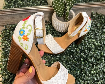 Carolina Heels | Zapatillas artesanales | Zapatillas bordadas| Embroidered Heels | Embroidered Sandals Huaraches| Sandalias | Wedges heels