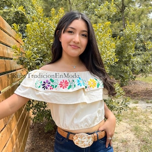 Guadalupe Blouse| Blusa blouse| Floral embroidered blouse| Traditional Mexican Blouse| Blusa artesanal bordada a mano| Hand-embroidered|