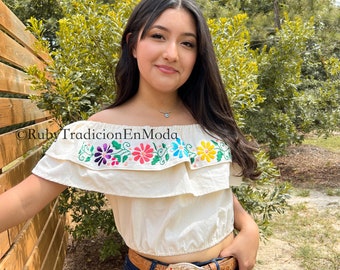 Guadalupe Blouse| Blusa blouse| Floral embroidered blouse| Traditional Mexican Blouse| Blusa artesanal bordada a mano| Hand-embroidered|