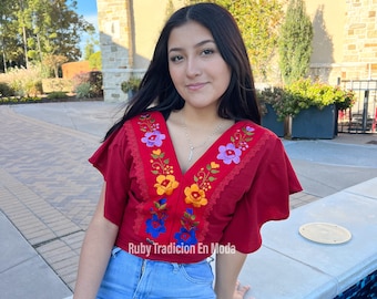 Alondra Blouse| Blusa blouse| Floral embroidered blouse| Blusa artesanal bordada a mano| Hand-embroidered| Bordado Artesanal| artesanías
