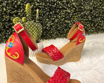 Lorena Heels | Zapatillas artesanales | Zapatillas bordadas| Embroidered Heels | Embroidered Sandals Huaraches| Sandalias | Wedges heels