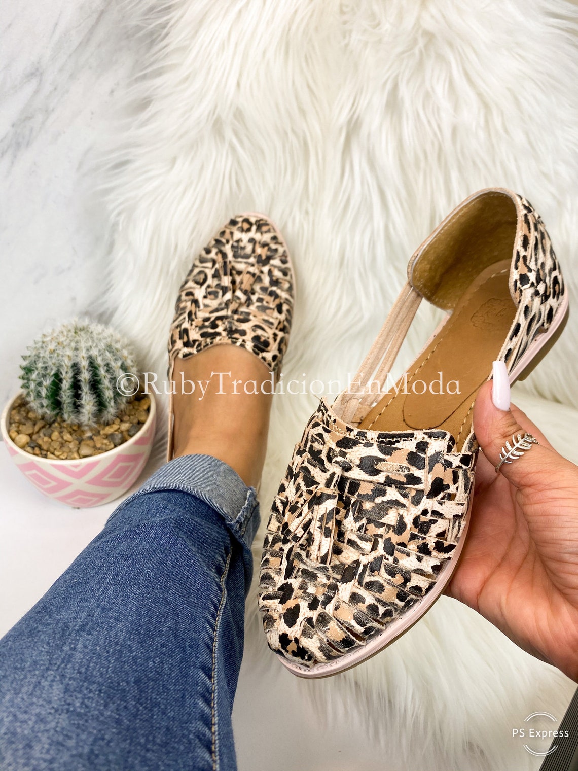 huaraches with zipper