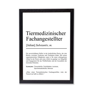 Könnte beinhalten: Ein schwarz-weißes, druckbares Poster mit der Definition eines tiermedizinischen Fachangestellten. Das Poster zeigt den Titel "Tiermedizinischer Fachangestellter" und eine Definition auf Deutsch.
