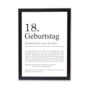 Könnte beinhalten: Ein gerahmter Druck mit schwarzem Rahmen. Der Druck zeigt die Zahl "18" über dem Wort "Geburtstag" in fetter, schwarzer Schrift. Darunter feiert der Text auf Deutsch einen Geburtstag, mit zusätzlichem Text und Synonymen.