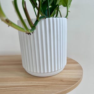 Cache-pot en céramique nervuré blanc neige pour plante d'intérieur 14 cm, décoration bohème chic
