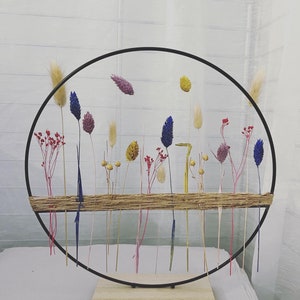 Wreath of dried flowers support