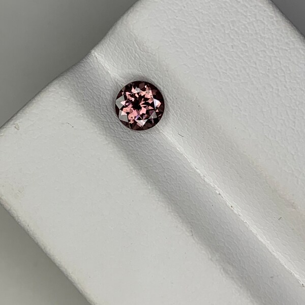 Natural color change garnet  nice quality round (no.9) weight 0.58 cts size 5.00x3.00 mm higley cut and polished perfect for making jewelry