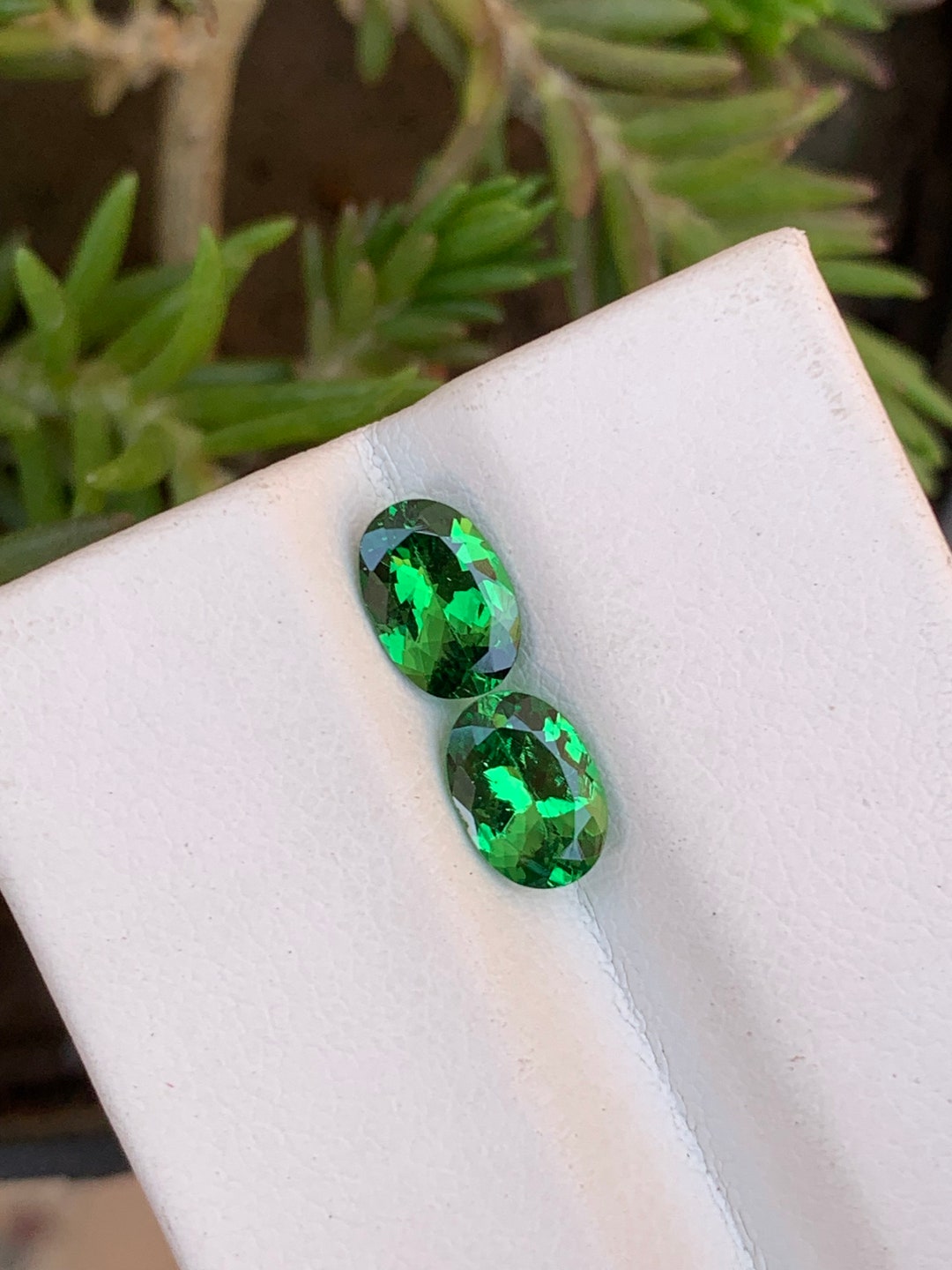 Natural Beautiful Tsavorite Oval no.16 Weight 1.52 Cts Size 7x5 Mm With