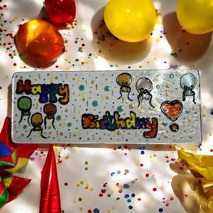 Joyeux anniversaire Suncather avec des ballons