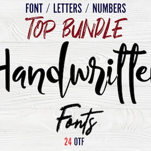 Può includere: Immagine di un pacchetto di caratteri scritti a mano. Le parole "FONT / LETTERS / NUMBERS" sono in blu navy in alto. "TOP BUNDLE" è in script rosso. La parola "Handwritten" è in grande script nero, con "Fonts" sotto. Il testo "24 OTF" è in basso.