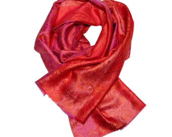 Sciarpa di seta di lusso nei colori rosso, corallo e rosé, 100% seta con frange corte