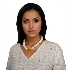 Agate necklace white with handmade original Murano pearl with 24 kt gold leaf