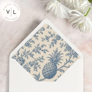 Puede incluir: Sobre blanco con interior crema con diseño floral y piña azul. El diseño incluye rosas y una piña. El texto "DIGITAL PAPER BOUTIQUE" está en un círculo en la esquina superior izquierda.