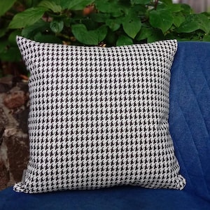 Funda de almohada de pata de gallo de 16 x 16: Cojín impermeable en blanco y negro