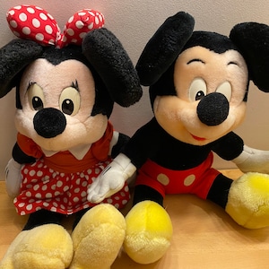 Large Mickey & Minnie Mouse Vintage Retro 1980s soft plush toy pair. Excellent condition, cartoon eyes and outfits. Beautiful Disney toys