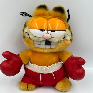 Garfield ‘The Boxer’ 23cm / 9” Orange Cat Vintage Retro Soft Plush Toy, Dakin from 1980s TV Show 1978-1981, United Feature Syndicate