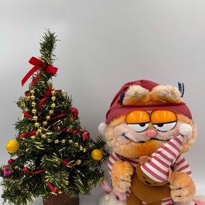 Christmas PJs Garfield Cat holding Pooky Vintage Retro Soft Plush Toy made by Dakin from 1980s TV Show 1978-1981, United Feature Syndicate