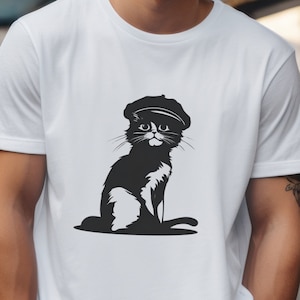 Puede incluir: Camiseta blanca con una ilustración en blanco y negro de un gato con boina.