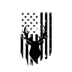 Peut inclure: Silhouette noire et blanche d'une tête de cerf avec des bois, superposée à un motif de drapeau américain vieilli.