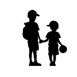 男の子 svg、ボール遊びをする男の子 svg、兄弟 svg、きょうだい svg、兄弟愛 svg、子供 svg、子供 SVG および PNG