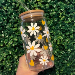 Daisy 16oz Glass Can with Bamboo Lid and Straw, Flower Tumbler, Daisy Iced Coffee Cup, Reusable Drinks Cup, Iced Coffee Glass