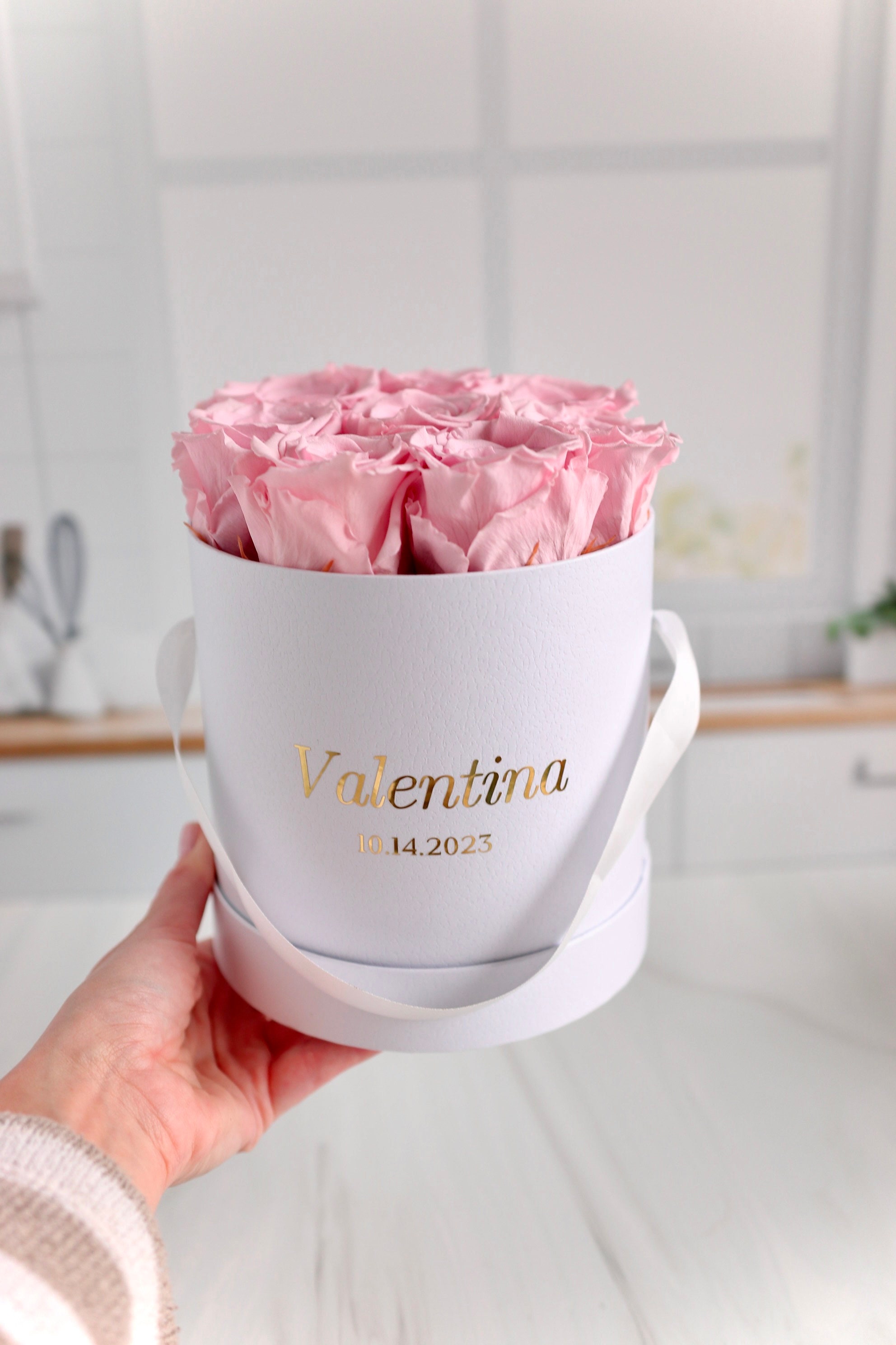 Personalized Baby Small Round Rose Box, New Mom Gift Party Favors, Forever Roses in a Custom Box, Preserved Roses Bridesmaid Box