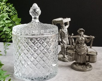 Grand bocal géométrique en verre taillé de style victorien