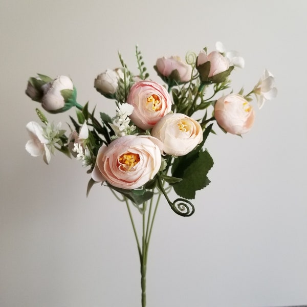 10 Head Peach French Ranunculus Extendable Spray