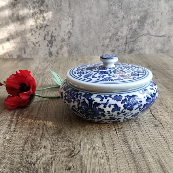 Traditional Chrysanthemum Chinese Porcelain 6 Inch Vessel