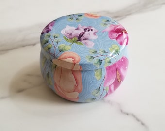 Dusty Blue Floral 4.4 OZ Seamless Tin